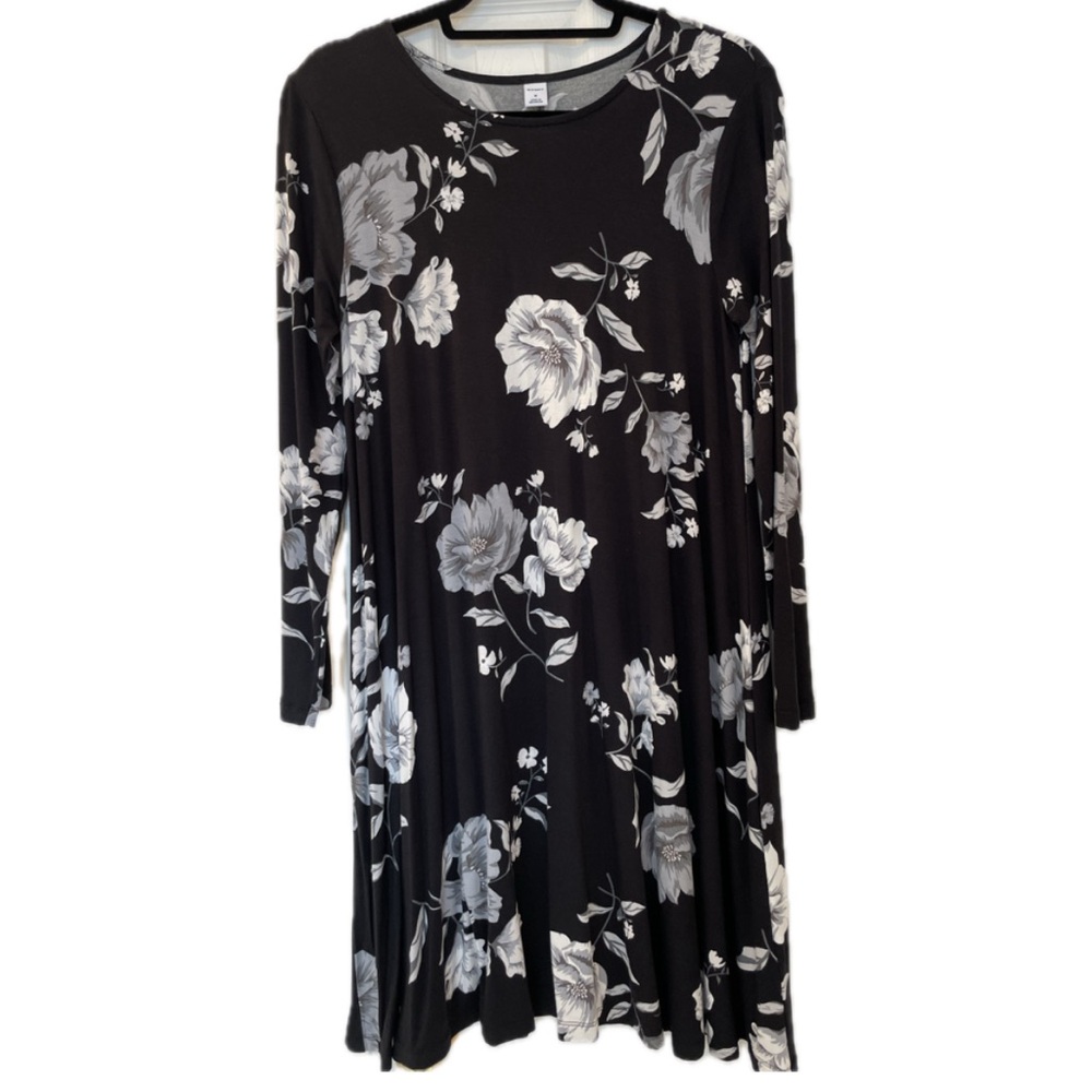 Old Navy Black and White Floral T-Shirt Dress